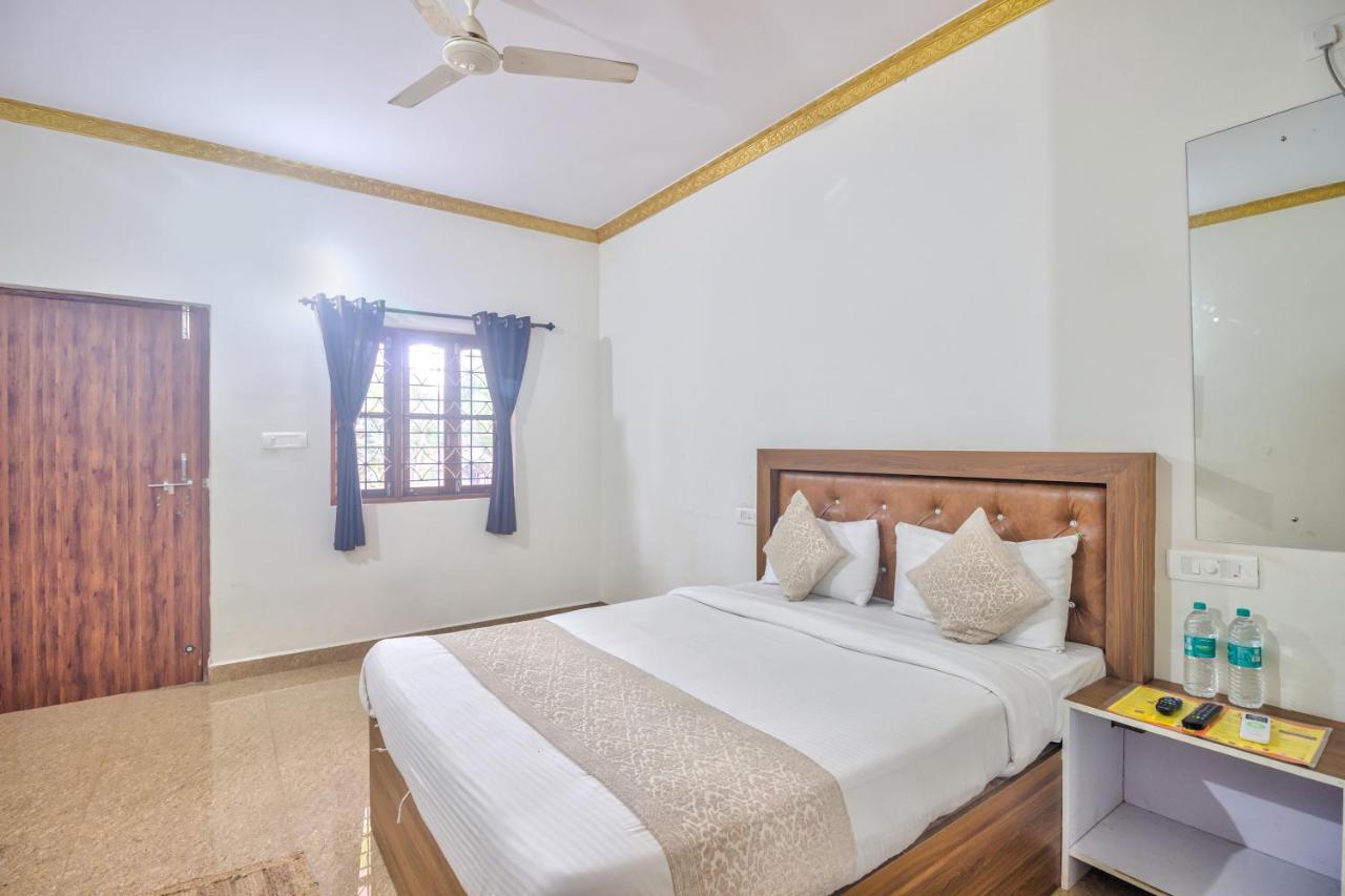 Calangute Bay Hotel Exterior photo