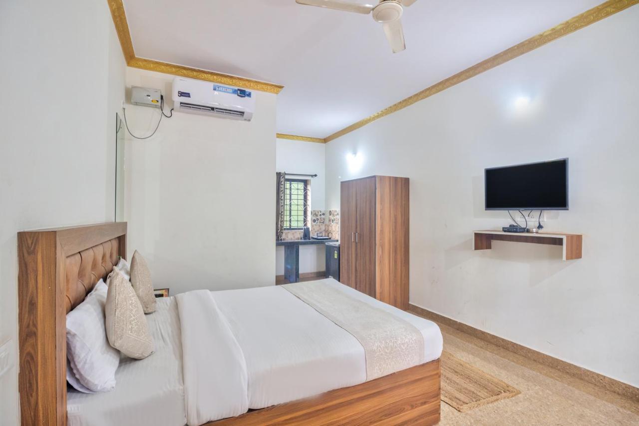 Calangute Bay Hotel Exterior photo