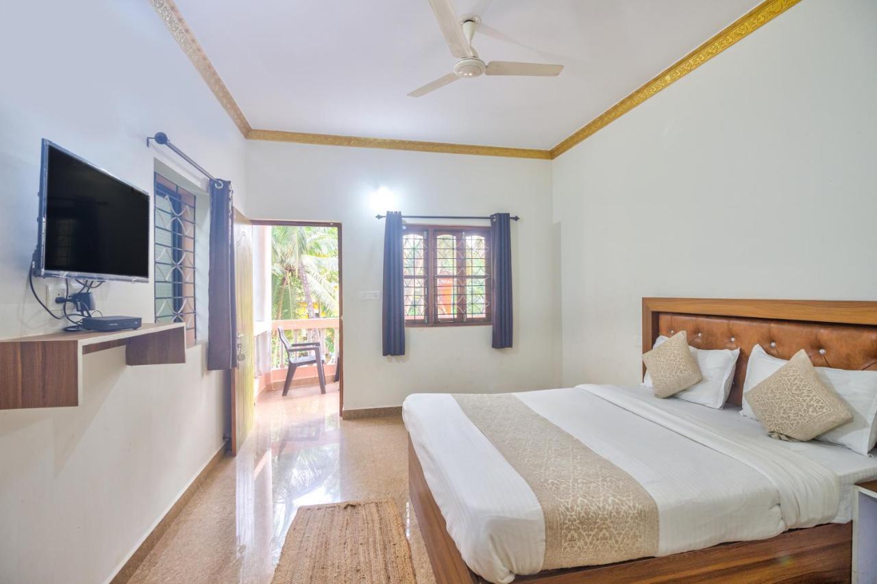 Calangute Bay Hotel Exterior photo